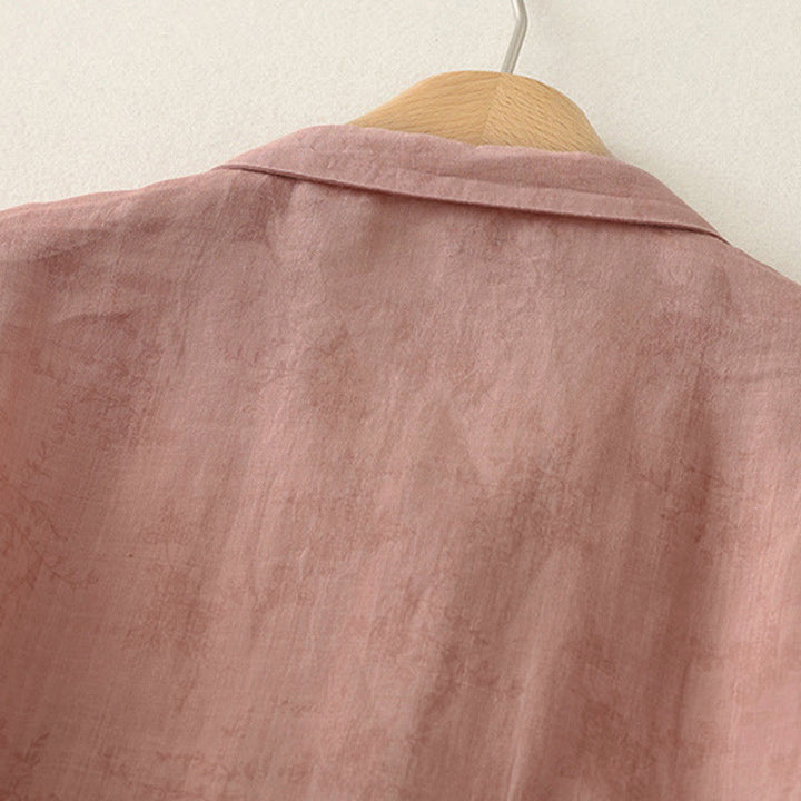 Buddha Stones Camicia estiva da donna con colletto alla coreana, bottoni ricamati e maniche a tre quarti. - image 9