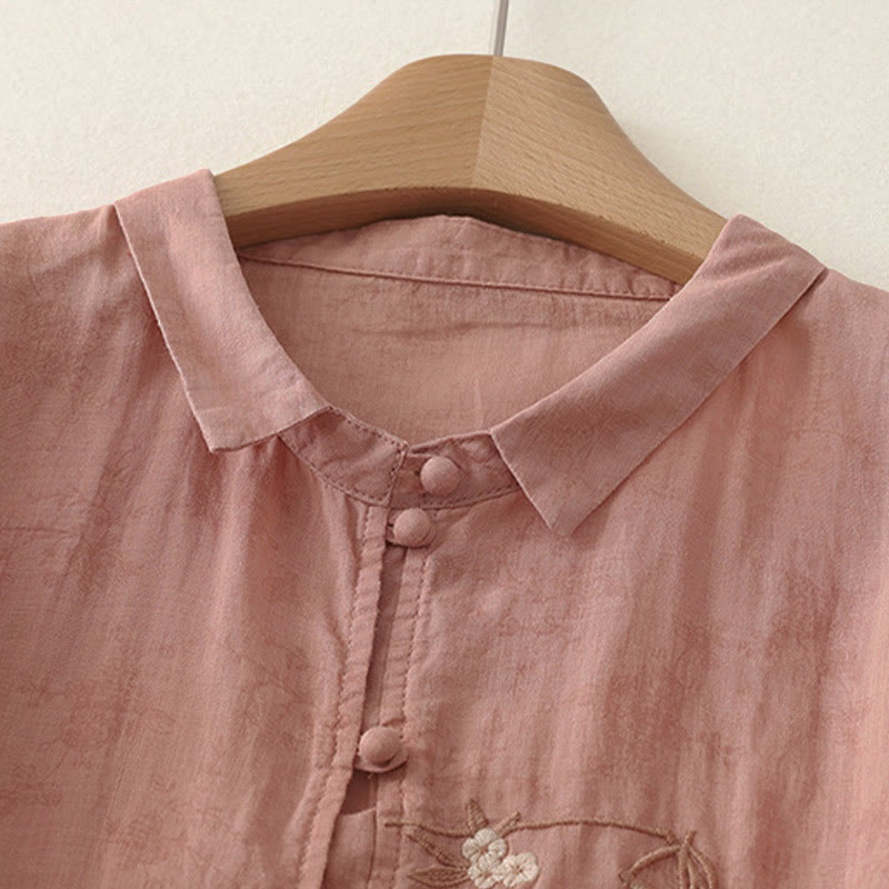 Buddha Stones Camicia estiva da donna con colletto alla coreana, bottoni ricamati e maniche a tre quarti. - image 7