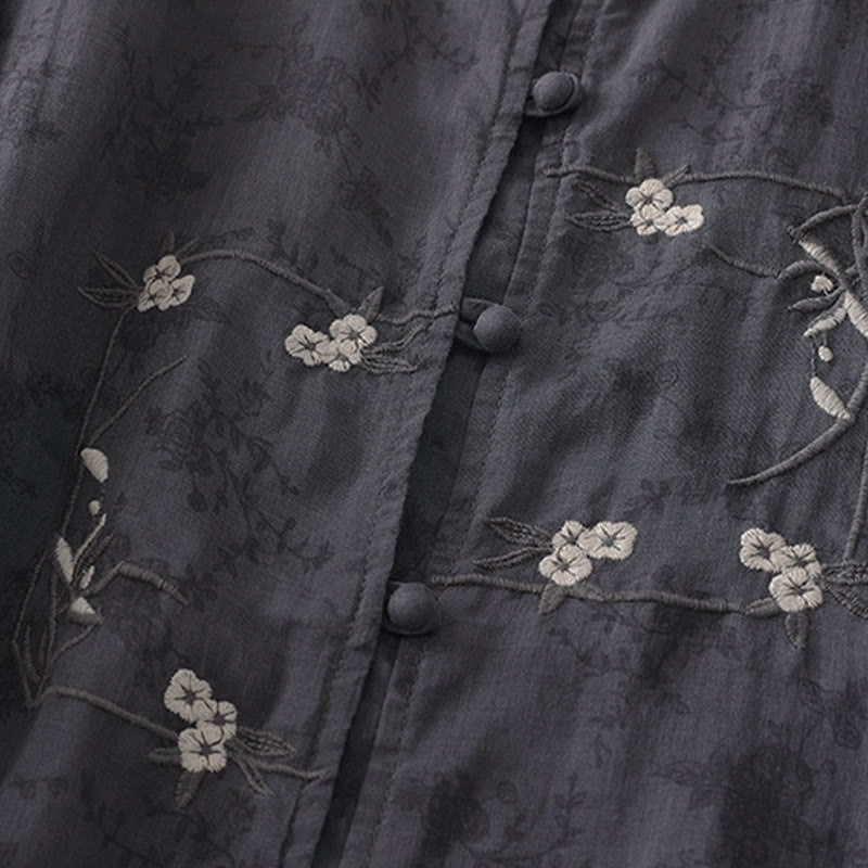 Buddha Stones Camicia estiva da donna con colletto alla coreana, bottoni ricamati e maniche a tre quarti. - image 2