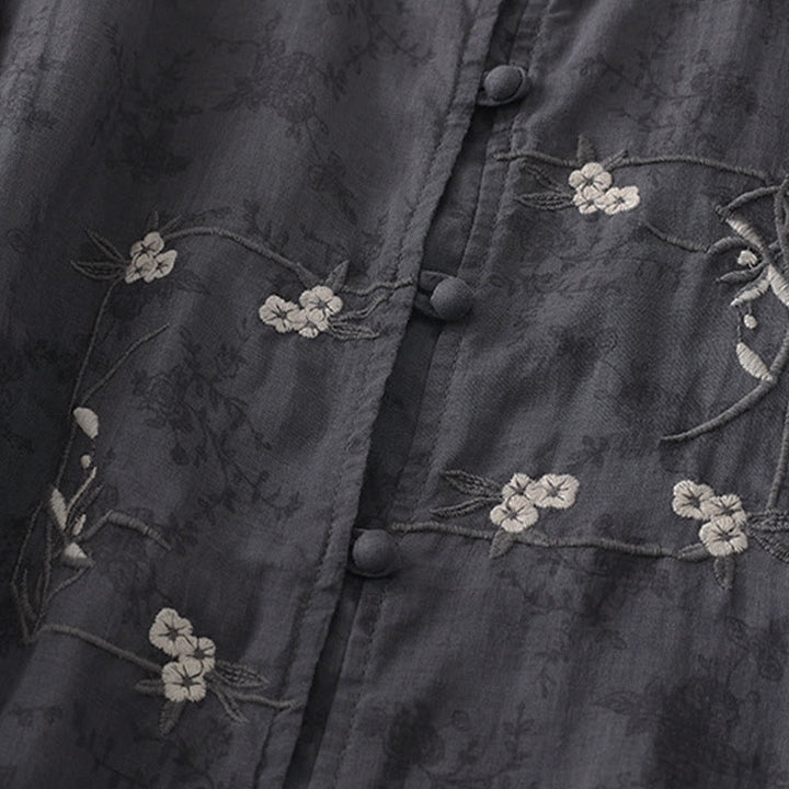 Buddha Stones Camicia estiva da donna con colletto alla coreana, bottoni ricamati e maniche a tre quarti. - image 2