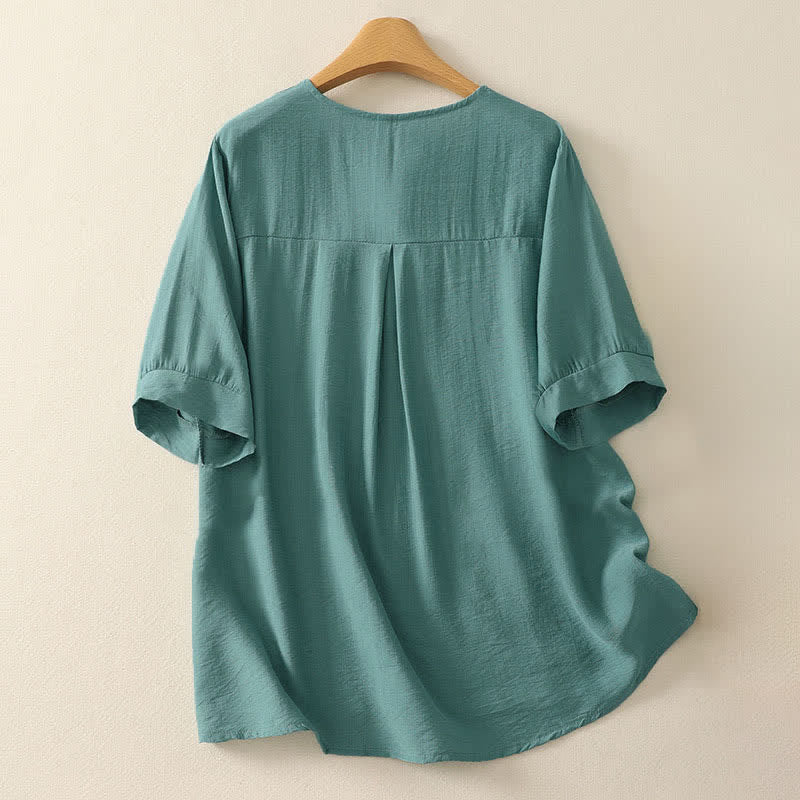 Buddha Stones Camicia da donna a maniche corte con scollo rotondo e ricamo "Summer Mountain". - image 1