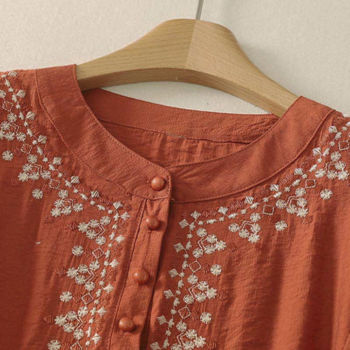 Buddha Stones Camicia da donna a maniche corte in cotone con mezzo bottone e ricami, ideale per la primavera. - image 1