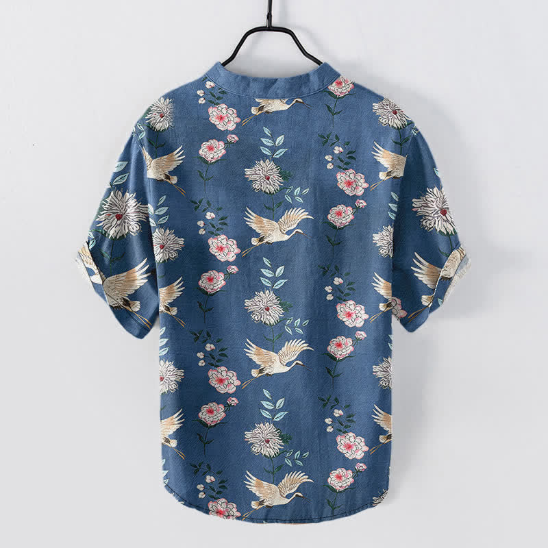 Buddha Stones Camicia da uomo a maniche corte con mezza abbottonatura e stampa floreale a gru in cotone. - image 1