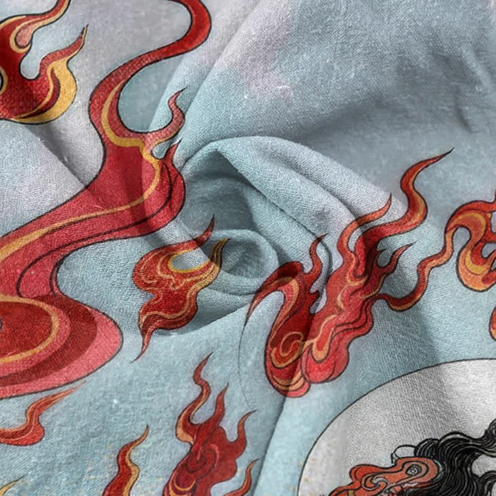 Buddha Stones Camicia da uomo a maniche corte con mezza abbottonatura e stampa "Mythic Flame" in cotone. - image 2