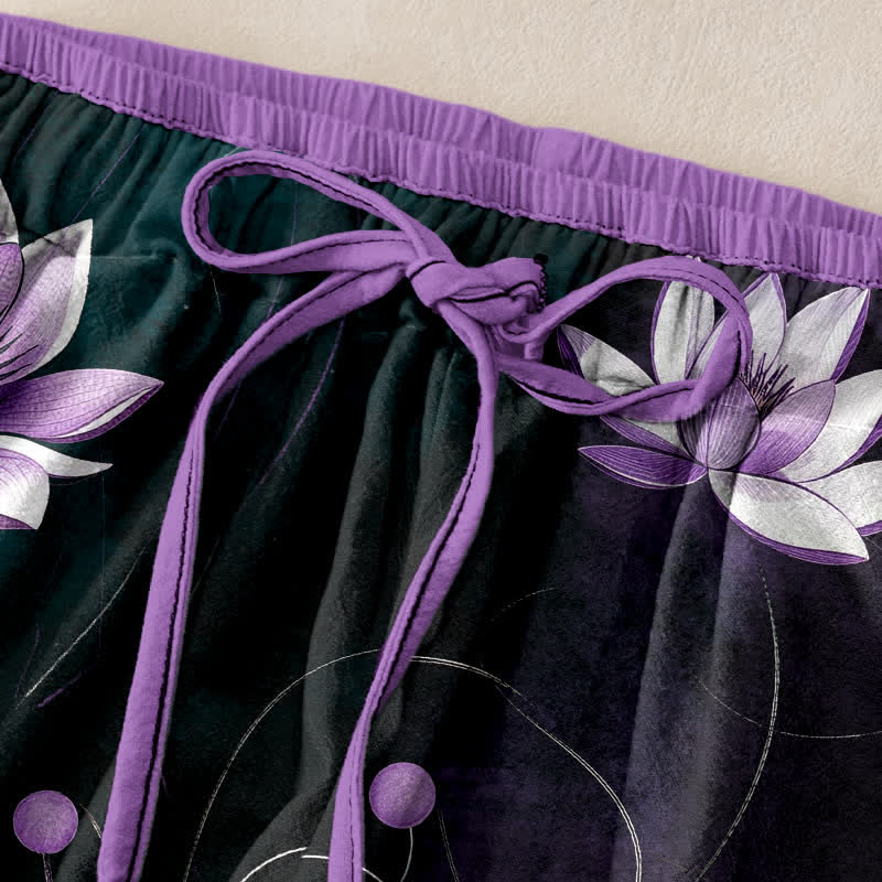 Buddha Stones Pantaloni da donna in puro cotone viola con stampa loto e vita elasticizzata, con tasche. - image 2
