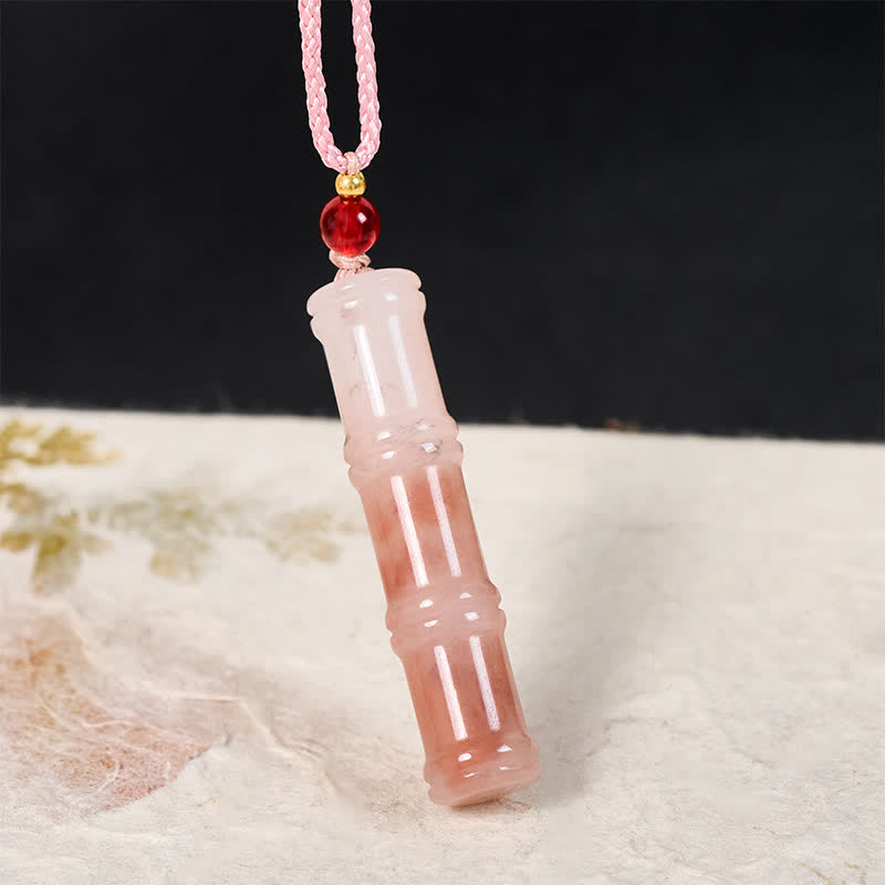 Buddha Stones Collana con ciondolo protettivo in quarzite rosa naturale e giada, realizzata con bambù intagliato. - image 1