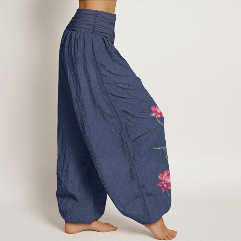 Buddha Stones Pantaloni harem da donna in puro cotone con motivo a fiori e foglie di loto e elastico in vita. - image 2