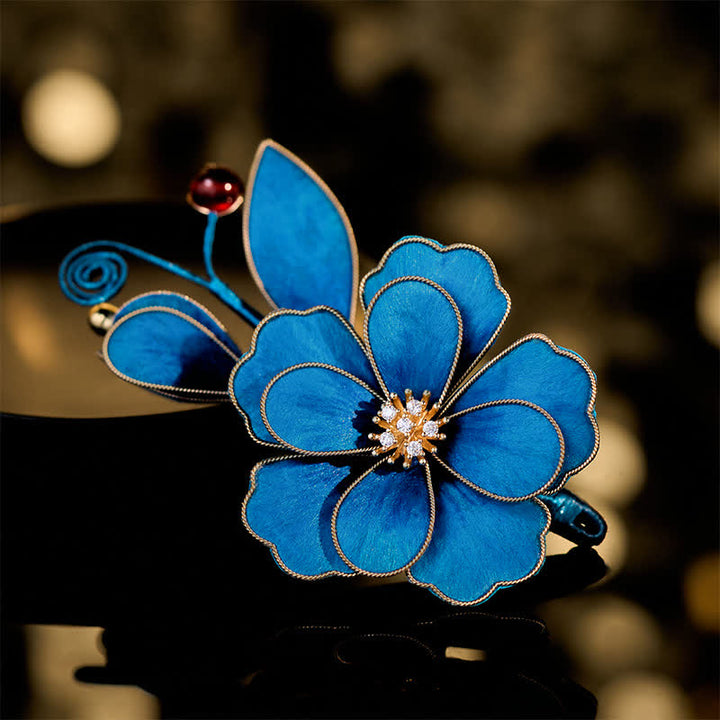 Buddha Stones Spilla a forma di fiore azzurro in velluto di seta fatto a mano - Fiore azzurro chiaro, circa 7,5*6 cm - image 0