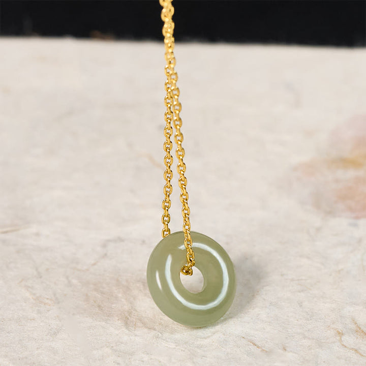 Buddha Stones Collana con ciondolo a forma di fibbia della pace in giada verde naturale, simbolo di prosperità. - image 3