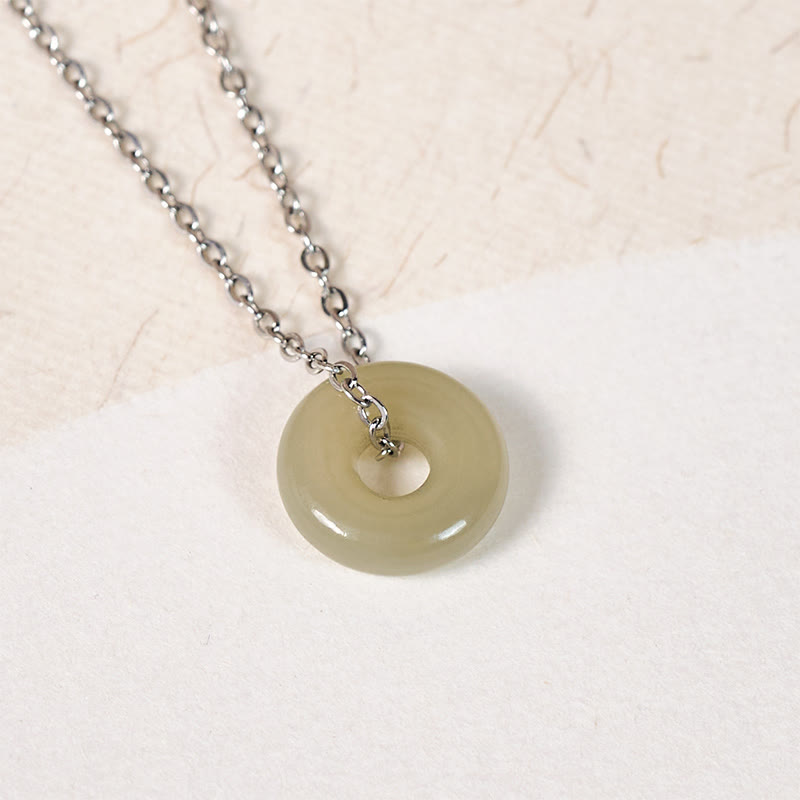 Buddha Stones Collana con ciondolo a forma di fibbia della pace in giada verde naturale, simbolo di prosperità. - image 10