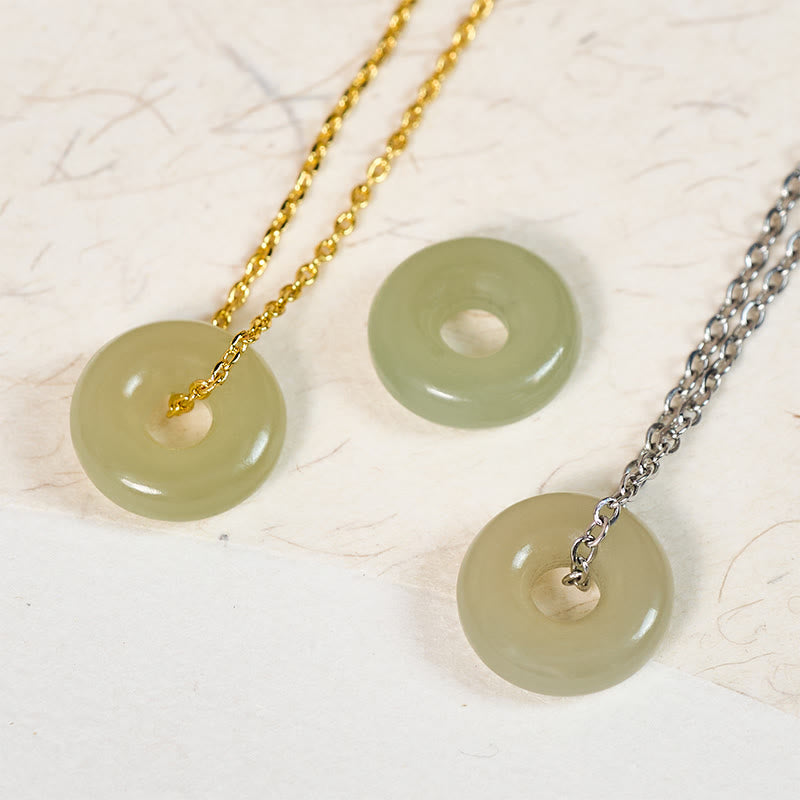 Buddha Stones Collana con ciondolo a forma di fibbia della pace in giada verde naturale, simbolo di prosperità. - image 15