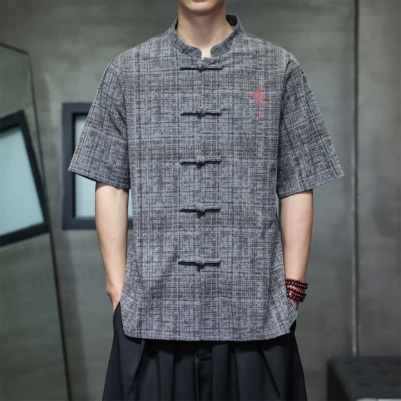 Buddha Stones Camicia da uomo estiva casual a maniche corte con colletto alla coreana e bottoni a rana, tinta unita. - image 1