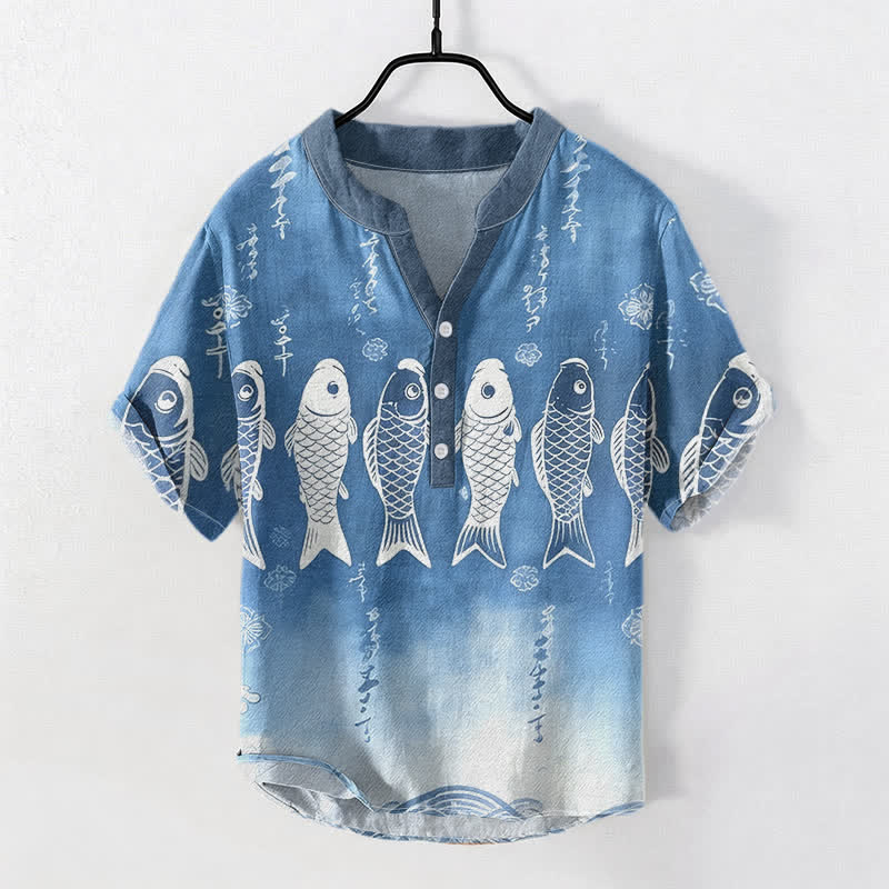 Buddha Stones Camicia da uomo a maniche corte con bottoni a metà, in cotone, con emblema di pesce koi. - SteelBlue - US/UK/AU50, EU60 (5XL) - image 0