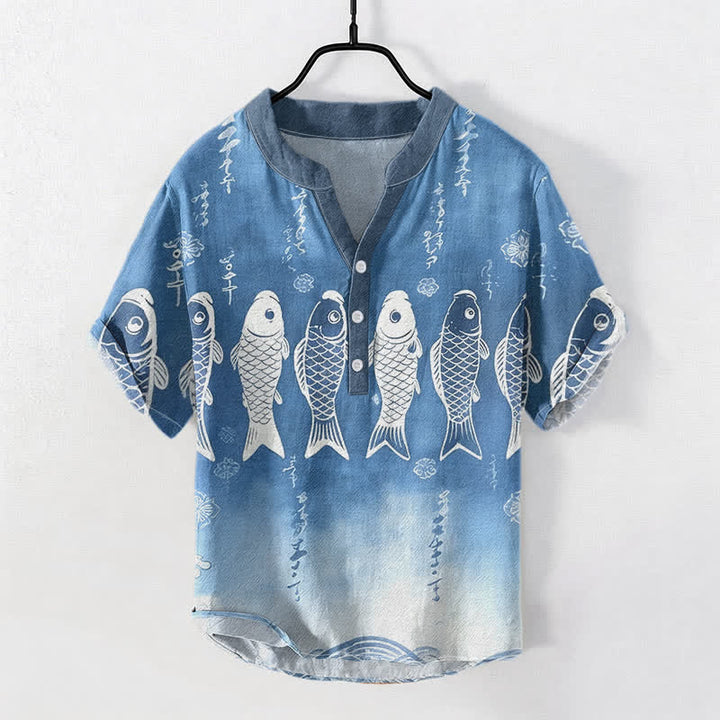 Buddha Stones Camicia da uomo a maniche corte con bottoni a metà, in cotone, con emblema di pesce koi. - SteelBlue - US/UK/AU50, EU60 (5XL) - image 0