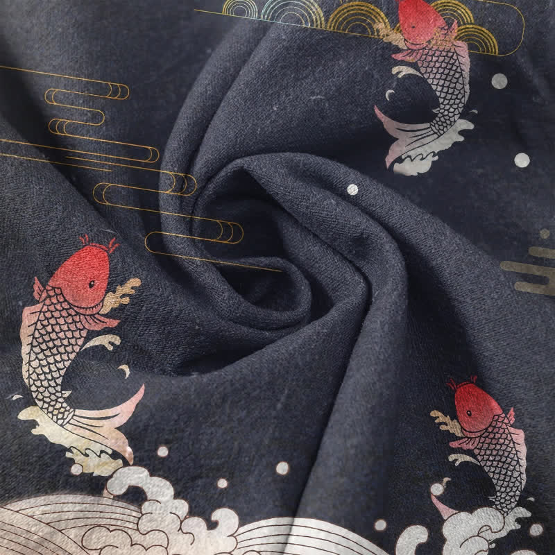 Buddha Stones Camicia da uomo a maniche corte con bottoni a metà, in cotone, con emblema di pesci koi, sole e nuvole rosse. - image 2