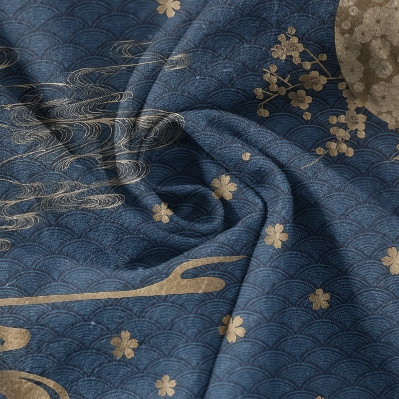 Buddha Stones Camicia da uomo a maniche corte con bottoni a metà, in cotone, con emblema di gru e fiori di pruno e luna piena. - image 4