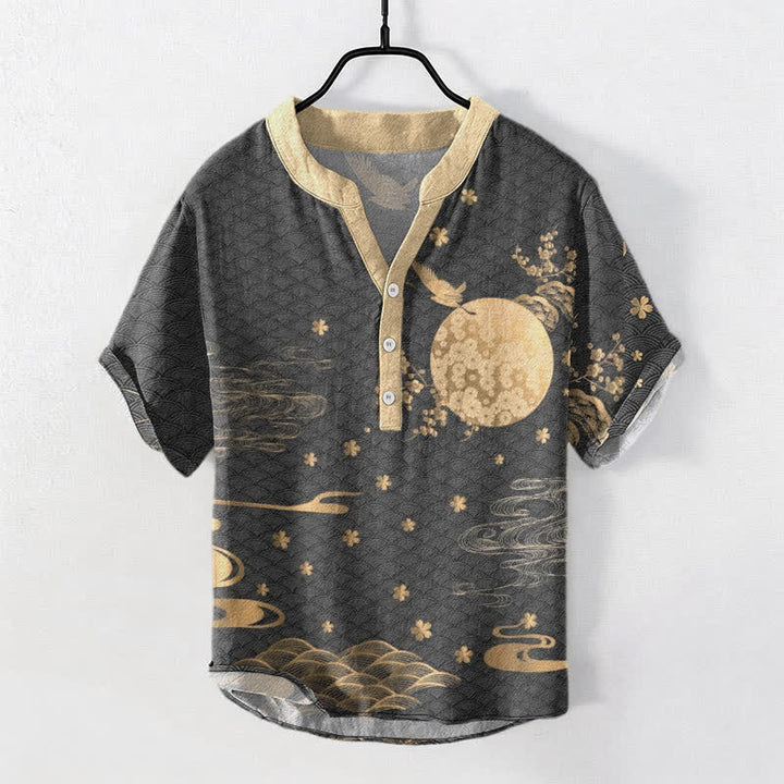 Buddha Stones Camicia da uomo a maniche corte con bottoni a metà, in cotone, con emblema di gru e fiori di pruno e luna piena. - Grigio tenue - US/UK/AU50, EU60 (5XL) - image 5