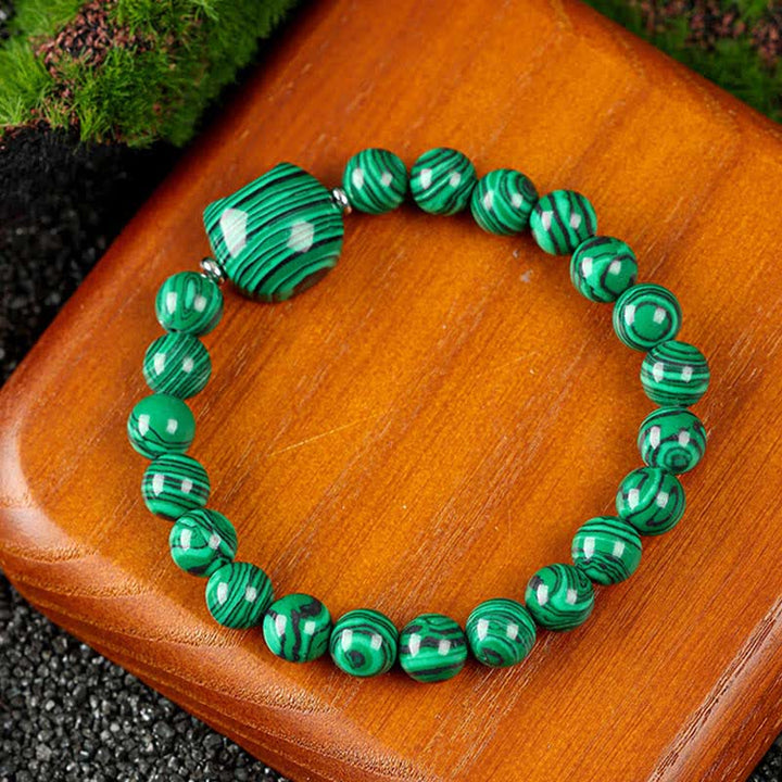 Buddha Stones Braccialetto con perline di agata blu e quarzo trasparente con grazioso design a forma di gatto - Malachite (circonferenza del polso 15–16 cm) - image 8