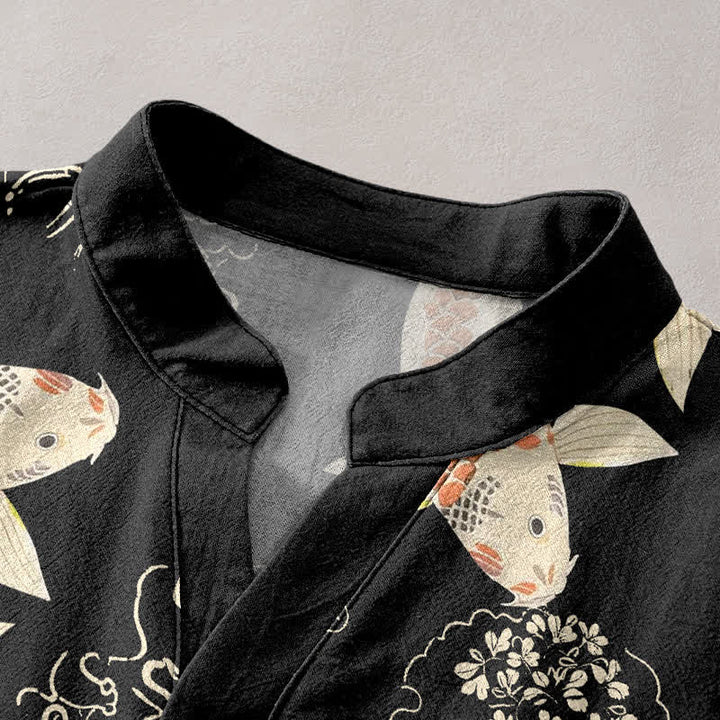 Buddha Stones Camicia da uomo a maniche corte con mezza abbottonatura e motivo a onde di pesci koi in cotone. - image 2