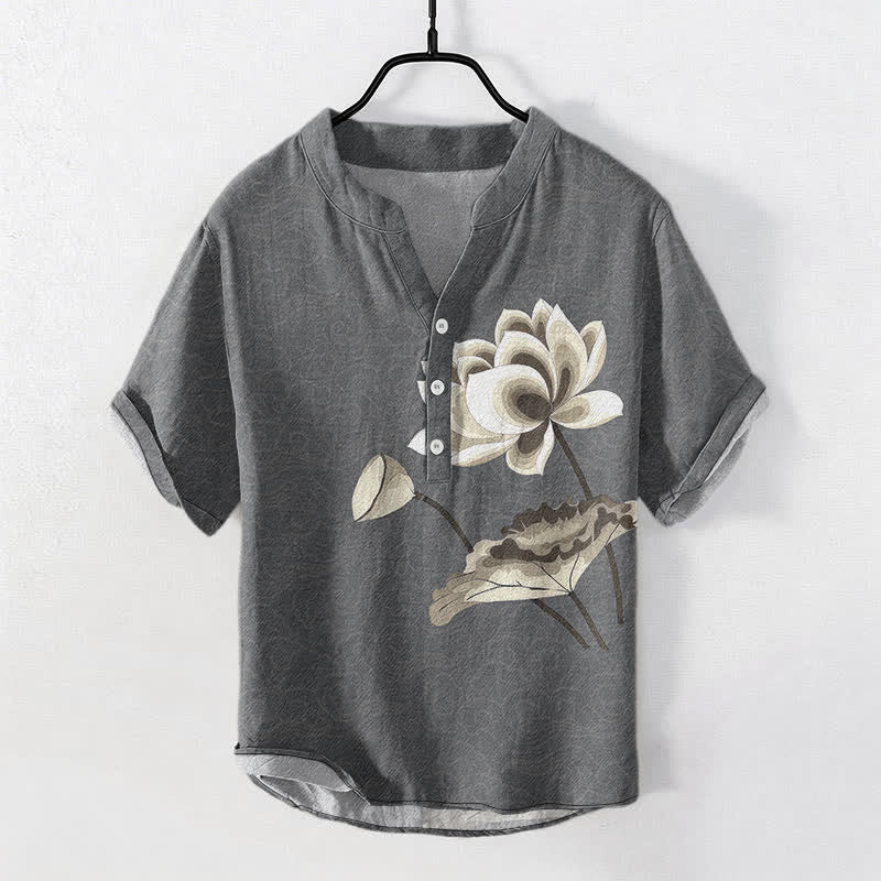 Buddha Stones Camicia da uomo a maniche corte con mezza abbottonatura, in cotone, con motivo a loto acquerellato. - Grigio tenue - US/UK/AU50, EU60 (5XL) - image 7