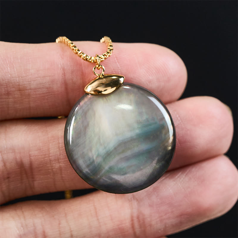 Buddha Stones Collana con ciondolo a forma di pietra rotonda di tridacna, ideale per un momento di calma. - image 11