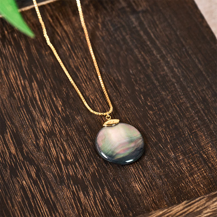 Buddha Stones Collana con ciondolo a forma di pietra rotonda di tridacna, ideale per un momento di calma. - image 10