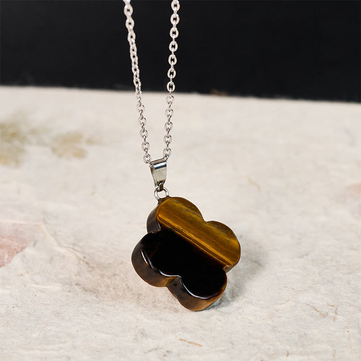 Buddha Stones Collana con ciondolo a forma di fiore di prugno, in vari cristalli verdi, avventurina, ossidiana nera, occhio di tigre e portafortuna. - image 15
