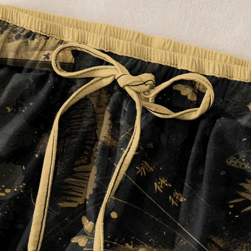 Buddha Stones Pantaloni da donna con elastico in vita e tasche, fantasia floreale a ventaglio con farfalle in lamina d'oro. - image 1
