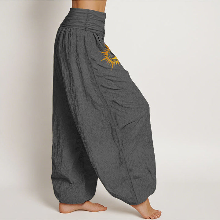Buddha Stones Pantaloni harem da donna in puro cotone con elastico in vita e fantasia a fasi lunari e sole dorate. - image 12