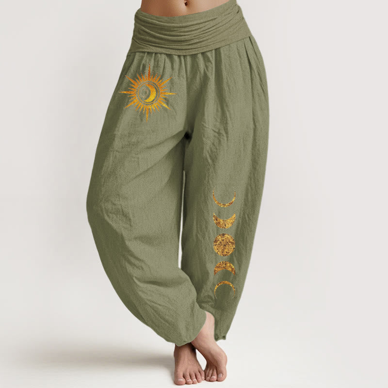 Buddha Stones Pantaloni harem da donna in puro cotone con elastico in vita e fantasia a fasi lunari e sole dorate. - Verde oliva - US16, UK/AU20, EU48 (3XL) - image 14