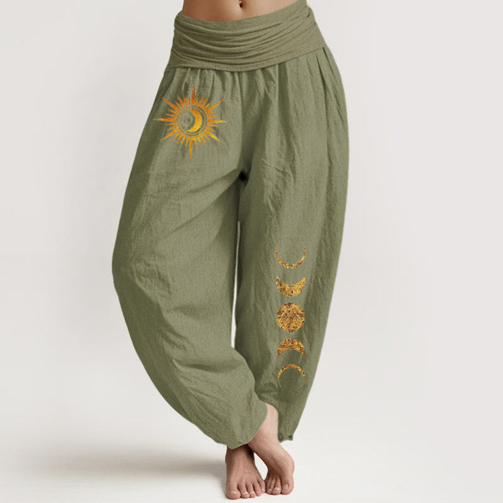 Buddha Stones Pantaloni harem da donna in puro cotone con elastico in vita e fantasia a fasi lunari e sole dorate. - Verde oliva - US16, UK/AU20, EU48 (3XL) - image 14