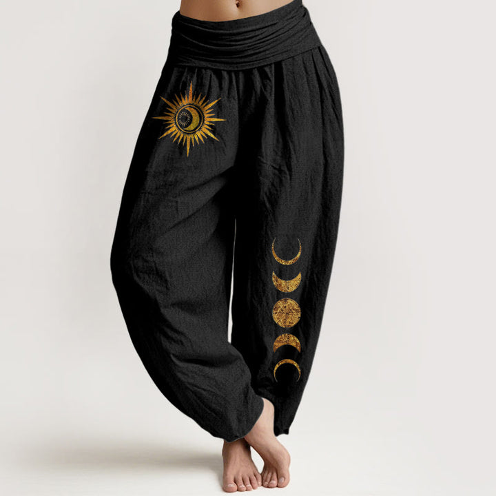 Buddha Stones Pantaloni harem da donna in puro cotone con elastico in vita e fantasia a fasi lunari e sole dorate. - Nero - US16, UK/AU20, EU48 (3XL) - image 0