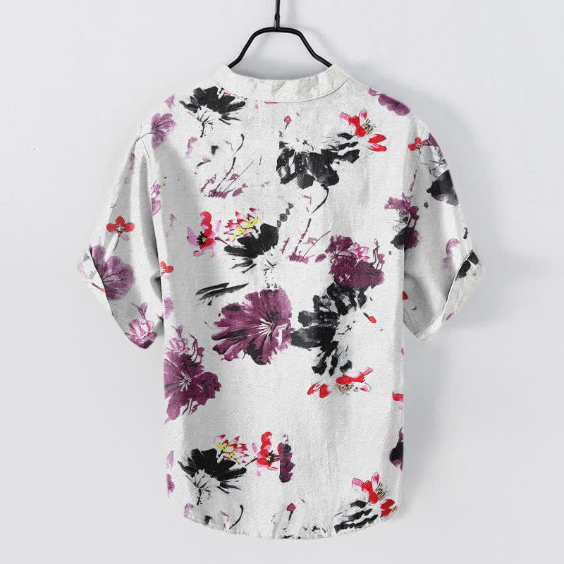 Buddha Stones Camicia da uomo a maniche corte con mezza abbottonatura, in cotone viola con motivo a loto acquerellato. - image 1