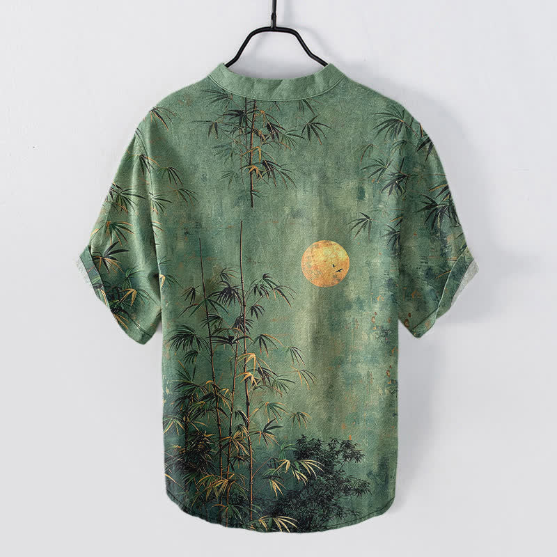 Buddha Stones Camicia da uomo a maniche corte con bottoni a mezzo bottone, stampata in cotone con motivo bambù e luna dorata. - image 1
