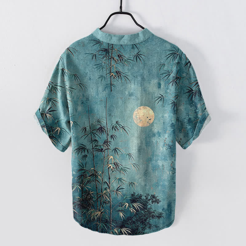 Buddha Stones Camicia da uomo a maniche corte con bottoni a mezzo bottone, stampata in cotone con motivo bambù e luna dorata. - image 8