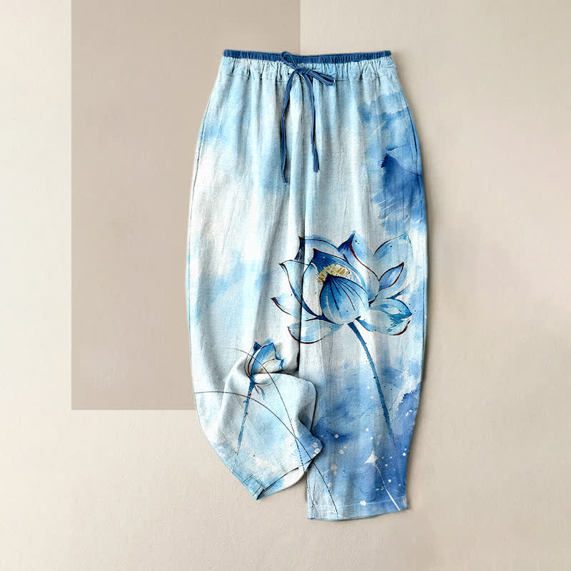 Buddha Stones Pantaloni da donna in puro cotone con stampa a loto acquerellata, elastico in vita e tasche. - Azzurro chiaro - US16, UK/AU20, EU48 (3XL) - image 0