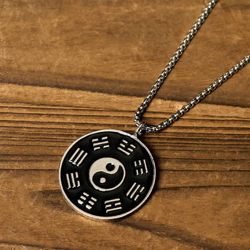 Buddha Stones Collana con ciondolo a forma di bilancia Yin Yang Bagua in acciaio al titanio - image 1