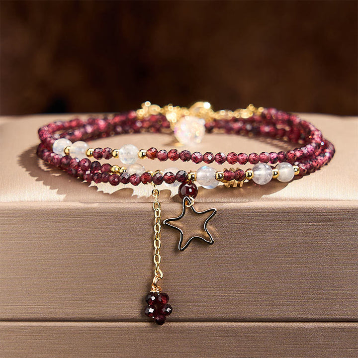 Buddha Stones Bracciale Passione a triplo giro con stelle di granato naturale - image 1