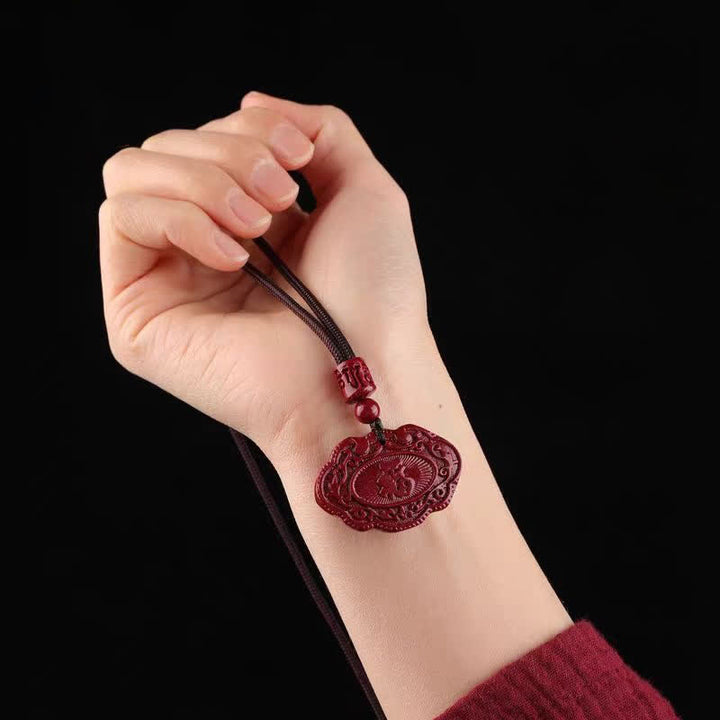Buddha Stones Collana portafortuna con lucchetto Ruyi e personaggio Fu Cinnabar - image 4