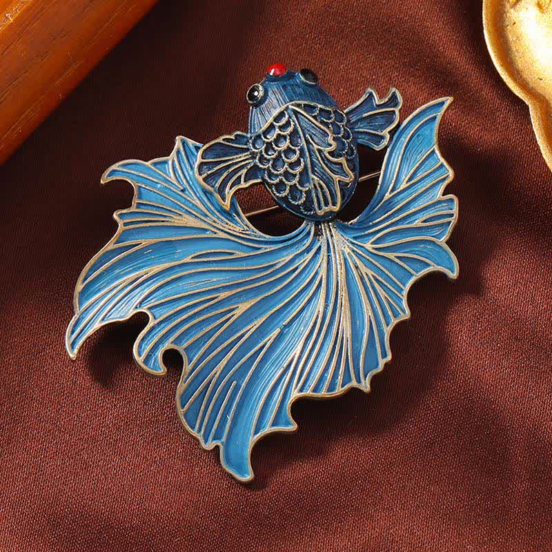 Buddha Stones Elegante spilla a forma di pesce Koi blu in smalto cloisonné - Pesce rosso blu 4*5,5 cm - image 0