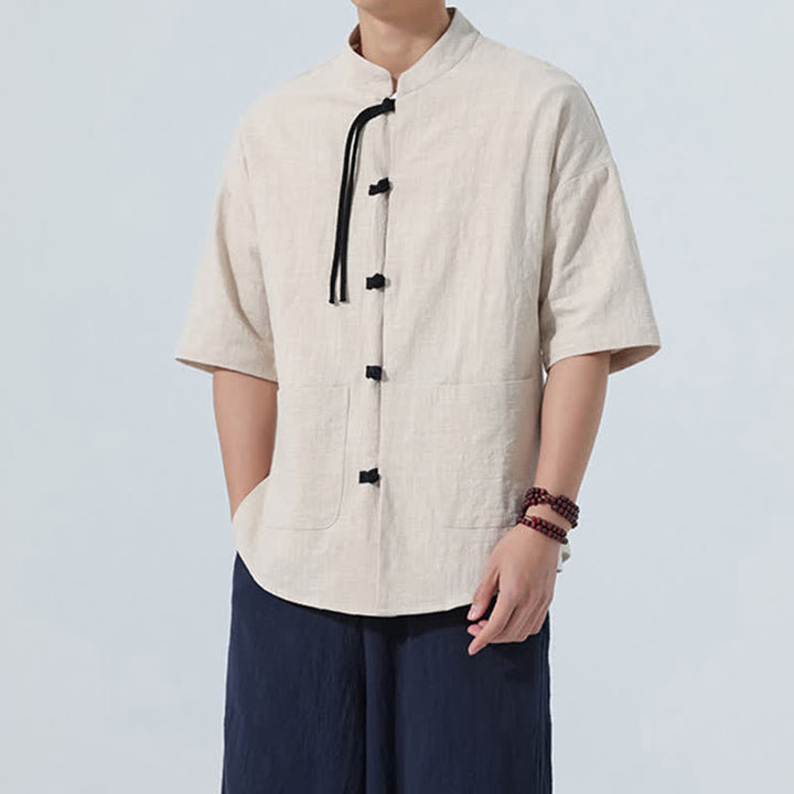 Buddha Stones Camicia da uomo estiva casual a maniche corte con colletto alla coreana, bottoni a rana e tasche. - image 1