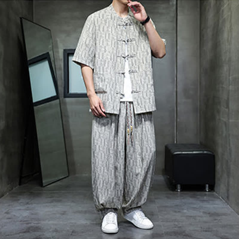 Buddha Stones Completo da uomo estivo composto da 2 pezzi: camicia a maniche corte con colletto alla coreana, bottoni a rana e motivo geometrico, pantaloni harem con tasche. - image 17