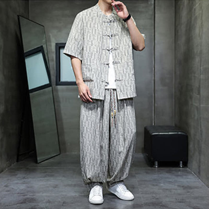 Buddha Stones Completo da uomo estivo composto da 2 pezzi: camicia a maniche corte con colletto alla coreana, bottoni a rana e motivo geometrico, pantaloni harem con tasche. - image 17