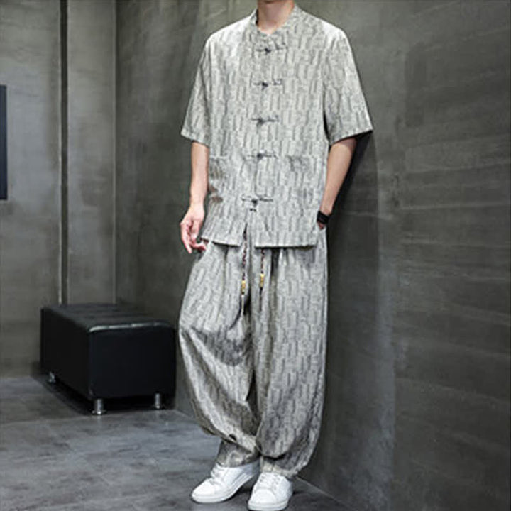 Buddha Stones Completo da uomo estivo composto da 2 pezzi: camicia a maniche corte con colletto alla coreana, bottoni a rana e motivo geometrico, pantaloni harem con tasche. - image 16