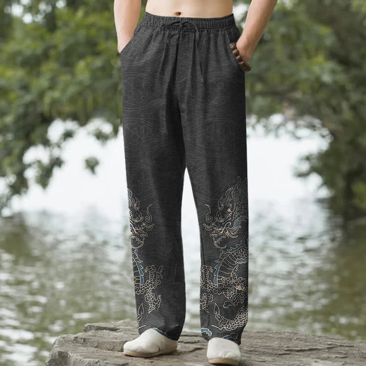 Buddha Stones Pantaloni da uomo affusolati in cotone con motivo drago dorato e nuvole, con tasche. - Nero - US/UK/AU50, EU60 (5XL) - image 0