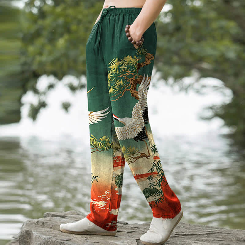 Buddha Stones Pantaloni da uomo affusolati con tasche, in cotone, con motivo paesaggistico "Crane Pine Temple". - image 1