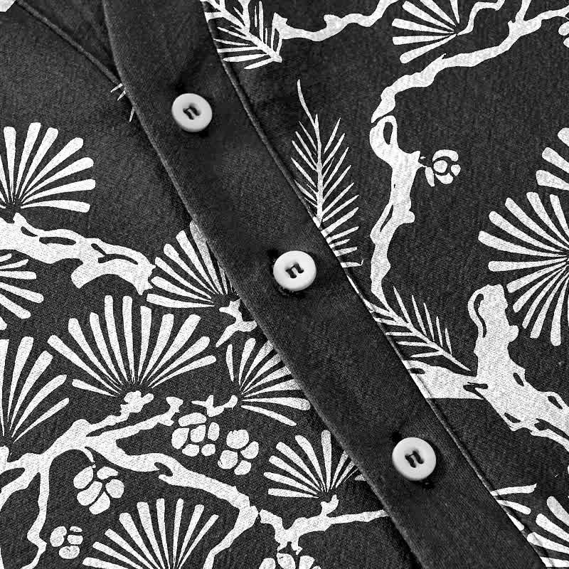Buddha Stones Camicia da uomo a maniche corte con mezza abbottonatura, in cotone bianco con motivo botanico aghi di pino. - image 3