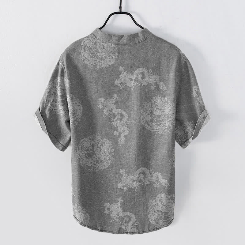 Buddha Stones Camicia da uomo a maniche corte con mezzo bottone, in cotone, con motivo drago indaco sbiadito. - image 6