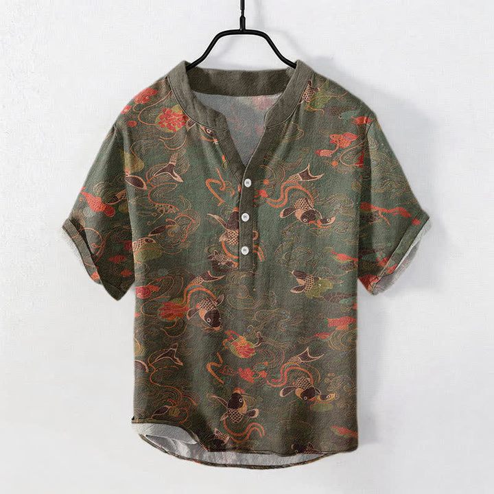 Buddha Stones Camicia da uomo a maniche corte con mezza abbottonatura e motivo di pesci koi e loto in cotone. - Verde oliva scuro - US/UK/AU50, EU60 (5XL) - image 5