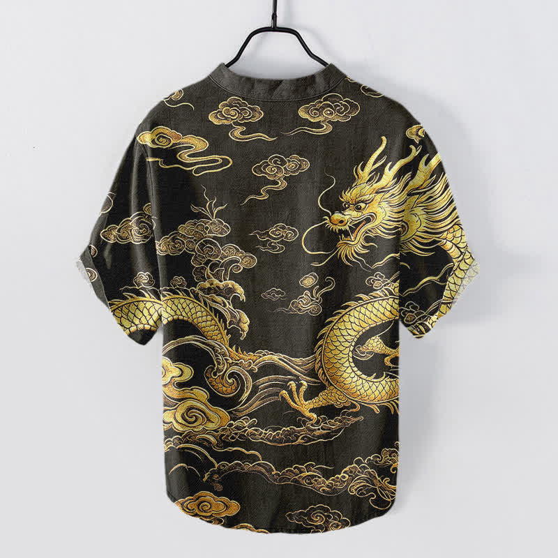 Buddha Stones Camicia da uomo a maniche corte con mezzo bottone, in cotone, con motivo drago dorato e nuvole. - image 1